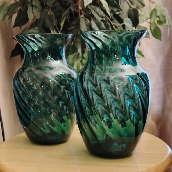 Vintage Elegant Green Glass Vase (Set Of 2) - Picture 11 of 13